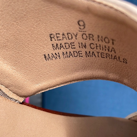 Corky's Taupe Ready or Not Wedges - Picture 7 of 10